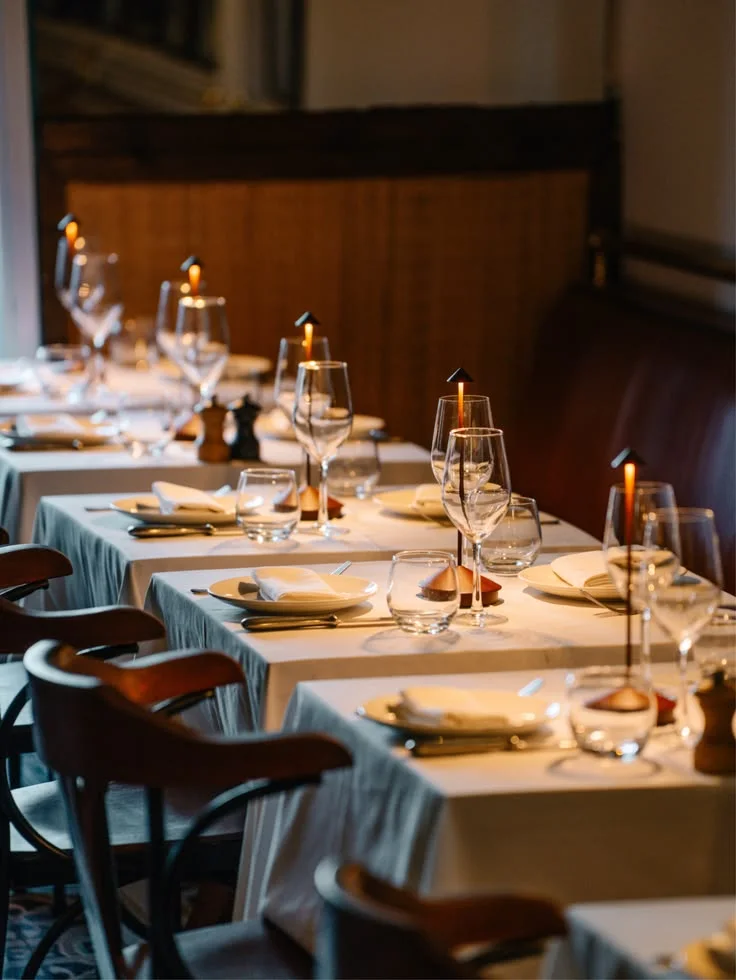 mesas-restaurante-elegante-reservas-aumento-tarly.jpg
